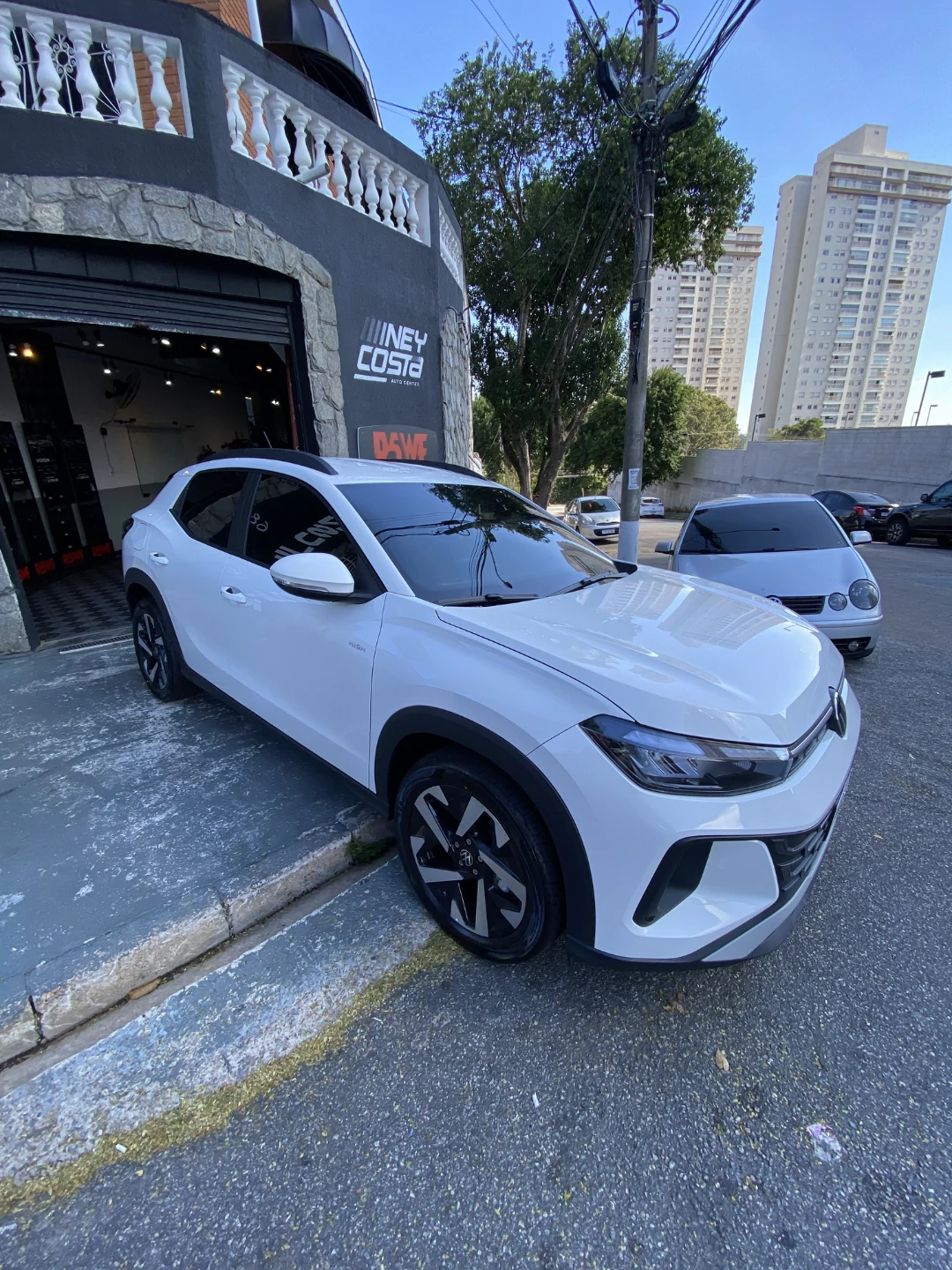 Detalhes de película automotiva aplicada nos vidros laterais